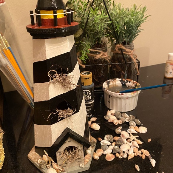 Birdhouse Handpainted. “Safe Travels” - Picture 8 of 9